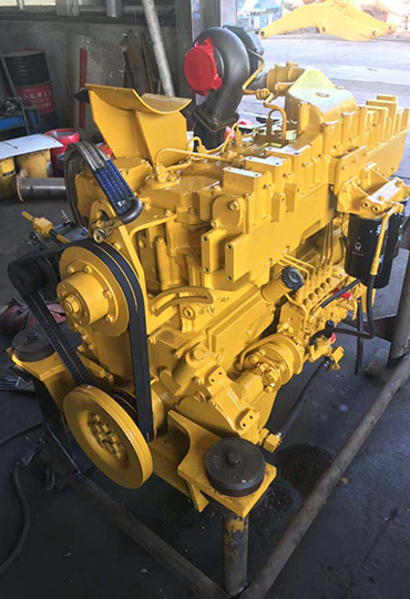 Поставка двигателя  Komatsu S6D125-1AM